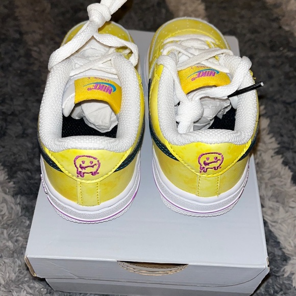 BRAND NEW. NIKE AIR FORCE 1. - Picture 4 of 6